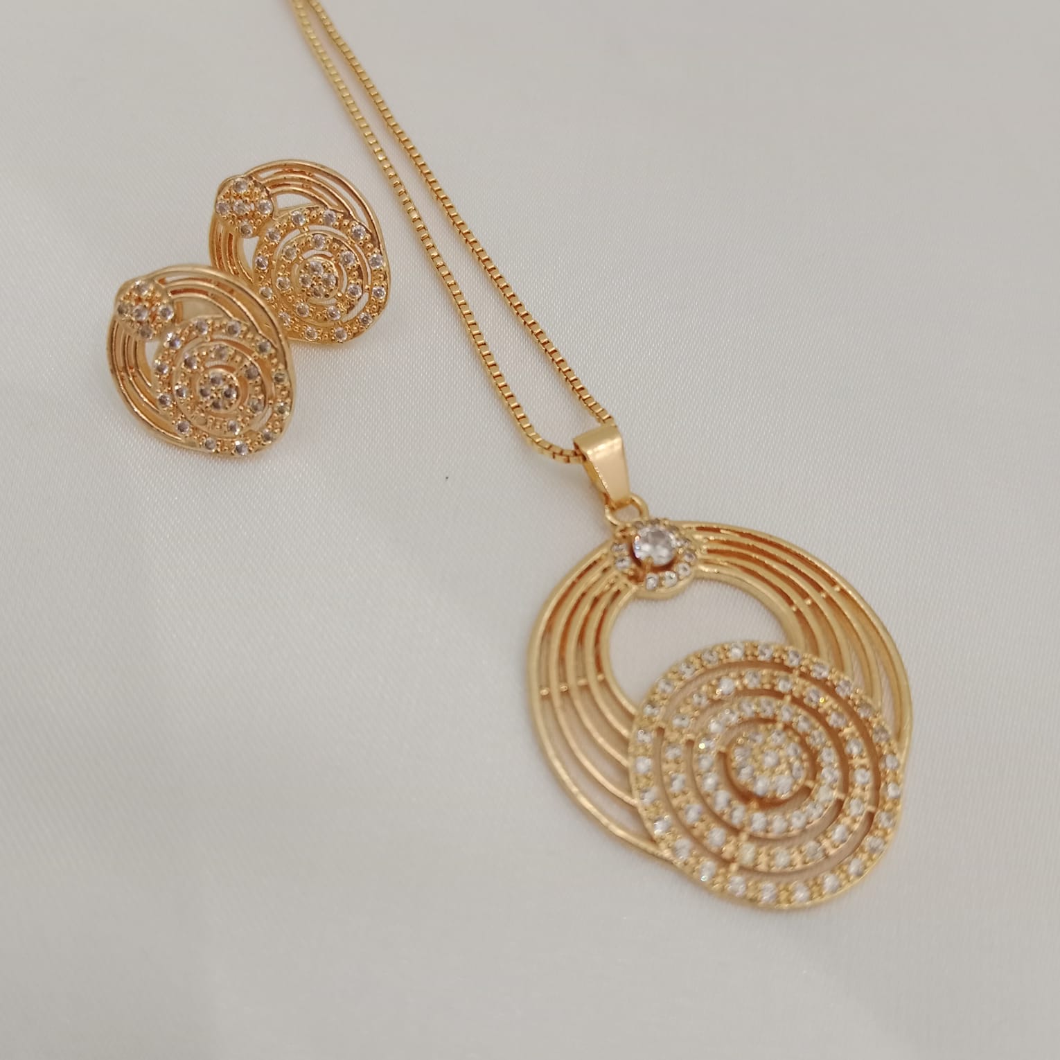 Gold Look Locket Set