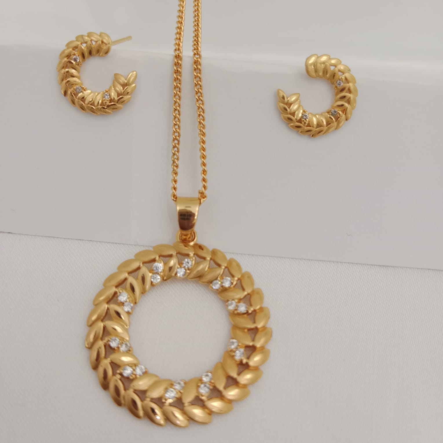 Gold look locket set