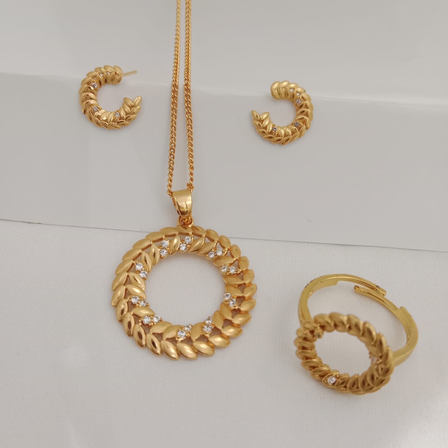 Gold look locket set