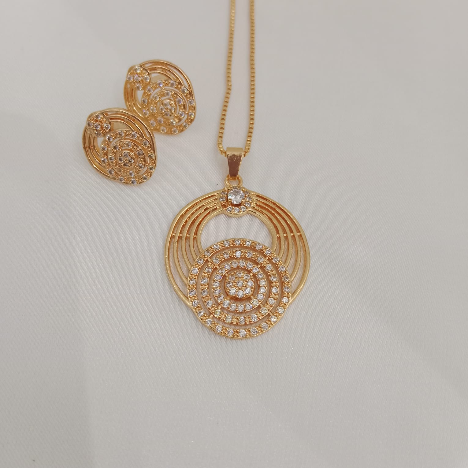 Gold Look Locket Set